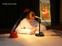 podej ruku knize 107.jpg